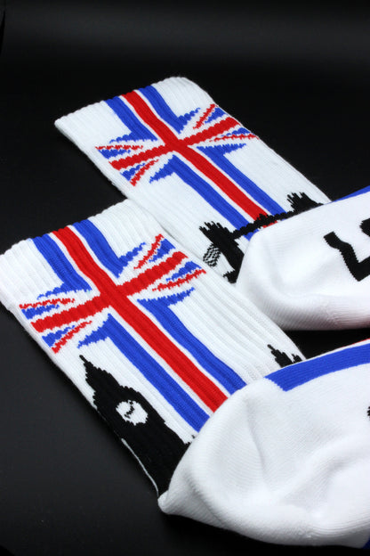 detailaufahme der sk8erboy london socken mit union jack flagge am bund und big ben mit tower bridge mit extra grossem logo und schriftzug auf der unterseite der socken