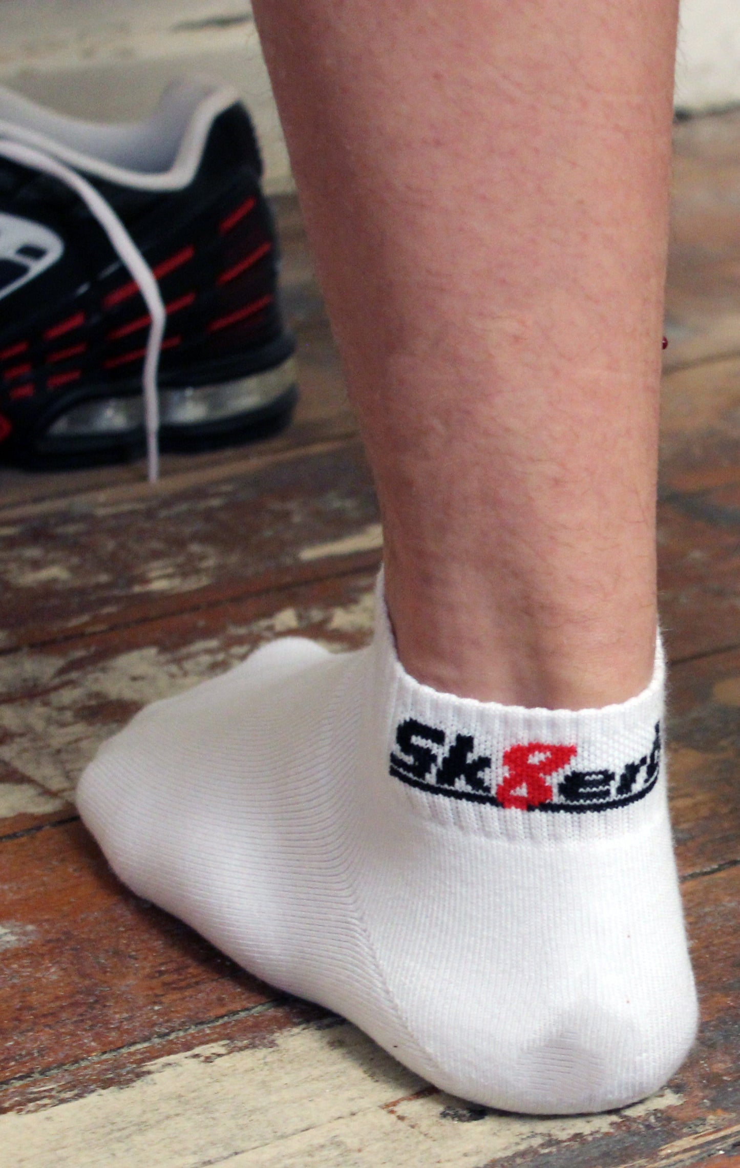 zwei fuesse mit sk8erboy quarter socks in weiss